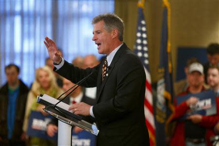 Republican Scott Brown announces his bid for the United States Senate primary election in Portsmouth, New Hampshire, April 10, 2014. REUTERS/Dominick Reuter