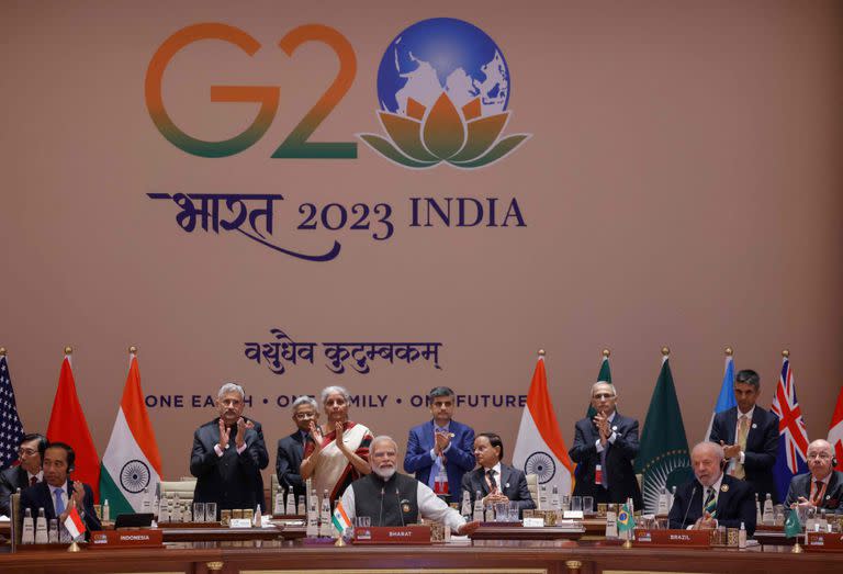 El primer ministro de la India, Narendra Modi, observa el inicio de la segunda sesión de trabajo de la Cumbre de Líderes del G20 en Bharat Mandapam en Nueva Delhi el 9 de septiembre de 2023. 