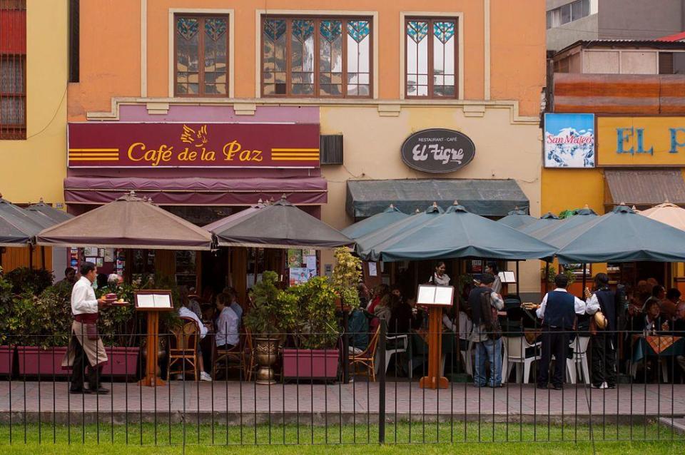 Cafés en el distrito limeño de Miraflores.