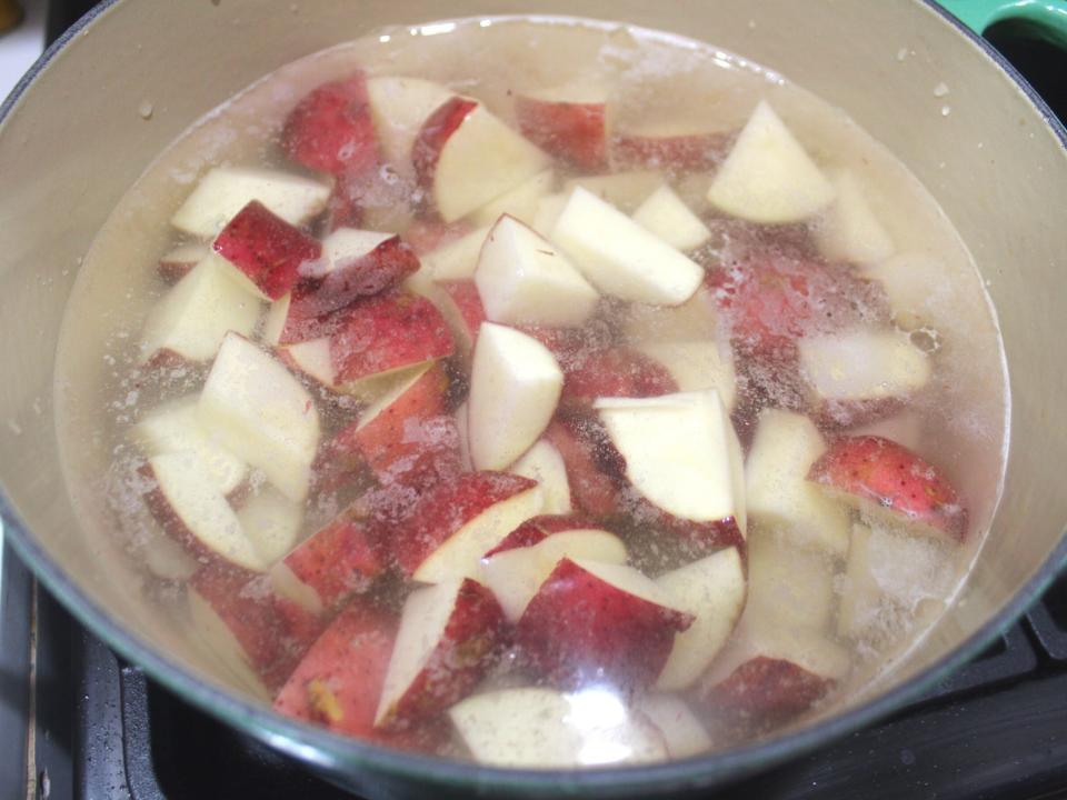 boiling red potatoes