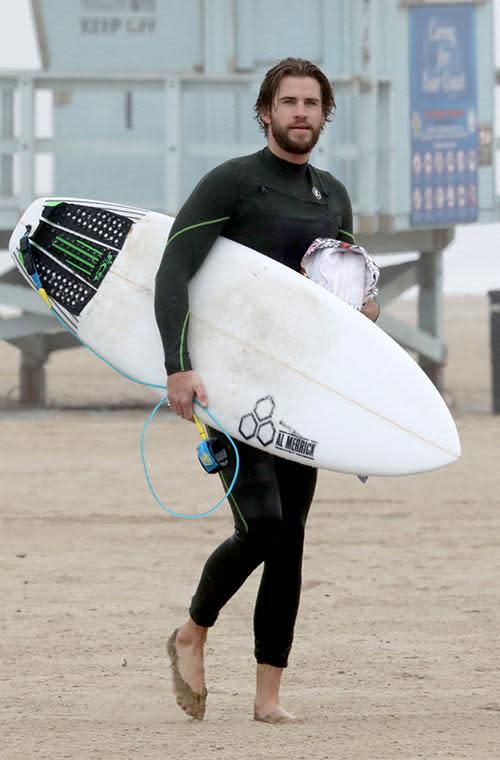 Liam Hemsworth strips off at the beach