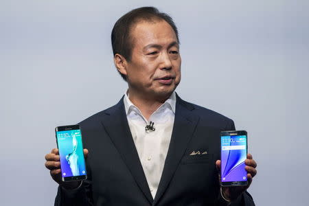 Samsung Galaxy S6 Edge+ and Galaxy Note 5 unveiled - BBC News