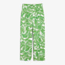 <p>Prix : 25 €</p><br><a href="https://www.monki.com/en_eur/clothing/trousers-shorts/trousers/product.dressy-wide-leg-trousers-green.1034991004.html" rel="nofollow noopener" target="_blank" data-ylk="slk:Acheter;elm:context_link;itc:0;sec:content-canvas" class="link ">Acheter</a><br><a href="https://www.elle.fr/Mode/Dossiers-mode/tailleur-femme#xtor=AL-541" rel="nofollow noopener" target="_blank" data-ylk="slk:Voir la suite des photos sur ELLE.fr;elm:context_link;itc:0;sec:content-canvas" class="link ">Voir la suite des photos sur ELLE.fr</a><br><h3> A lire aussi </h3><ul><li><a href="https://www.elle.fr/Mode/Dossiers-mode/Ete-2022-les-10-pieces-de-mode-les-plus-recherchees-de-la-saison-sur-Internet#xtor=AL-541" rel="nofollow noopener" target="_blank" data-ylk="slk:Été 2022 : les 10 pièces de mode les plus recherchées de la saison sur Internet;elm:context_link;itc:0;sec:content-canvas" class="link ">Été 2022 : les 10 pièces de mode les plus recherchées de la saison sur Internet</a></li><li><a href="https://www.elle.fr/Mode/Robe/Robe-longue#xtor=AL-541" rel="nofollow noopener" target="_blank" data-ylk="slk:25 robes longues à porter aux beaux jours;elm:context_link;itc:0;sec:content-canvas" class="link ">25 robes longues à porter aux beaux jours</a></li><li><a href="https://www.elle.fr/Mode/Accessoires-de-Mode/Sacs-printemps-ete#xtor=AL-541" rel="nofollow noopener" target="_blank" data-ylk="slk:Voici les sacs du printemps-été 2022;elm:context_link;itc:0;sec:content-canvas" class="link ">Voici les sacs du printemps-été 2022</a></li><li><a href="https://www.elle.fr/Mode/Chaussures/Chaussures-printemps#xtor=AL-541" rel="nofollow noopener" target="_blank" data-ylk="slk:Chaussures printemps-été : ces modèles que l'on veut à nos pieds;elm:context_link;itc:0;sec:content-canvas" class="link ">Chaussures printemps-été : ces modèles que l'on veut à nos pieds </a></li><li><a href="https://www.elle.fr/Astro/Horoscope/Quotidien#xtor=AL-541" rel="nofollow noopener" target="_blank" data-ylk="slk:Consultez votre horoscope sur ELLE;elm:context_link;itc:0;sec:content-canvas" class="link ">Consultez votre horoscope sur ELLE</a></li></ul>