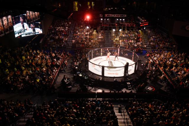 vinde Skole lærer bjerg MMA fans can tune into first-ever virtual reality fight Friday night at  Sanford Pentagon