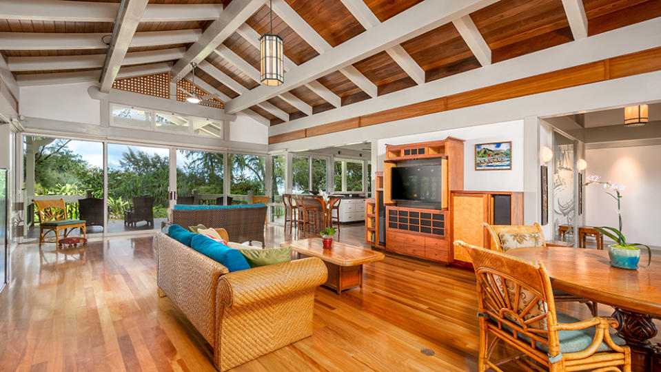 5-7542-D Kuhio Hwy in Hanalei, Hawaii living room