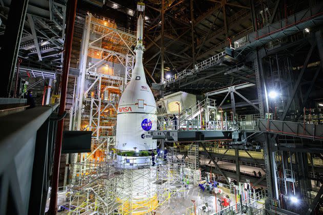 <p>La Nasa a terminé l'assemblage, le 21 octobre 2021, de la fusée Space Launch System et du vaisseau spatial Orion pour la mission sans équipage Artemis I autour de la Lune.</p>