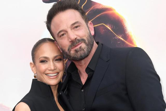 Jennifer Lopez & Ben Affleck Mark 1-Year Anniversary With Photos