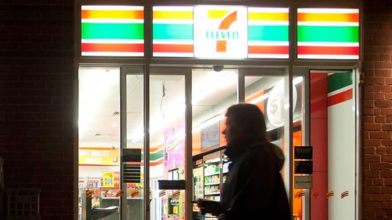 澳洲最大連鎖超商7-11，驚傳剝削員工薪資。（取自雪梨先驅晨報網站）