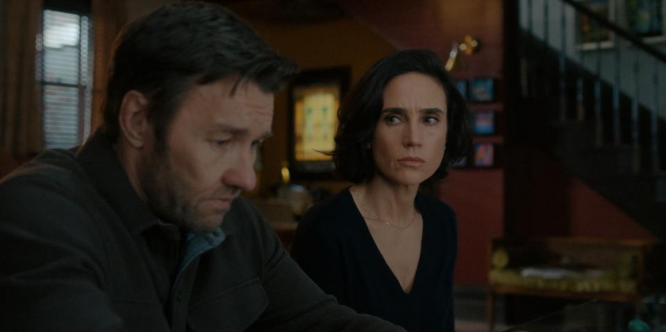 Jason Dessen (Joel Edgerton) und Daniela (Jennifer Connelly) sind in einigen Realitäten glücklich, in anderen nicht. (Bild: Apple TV+)