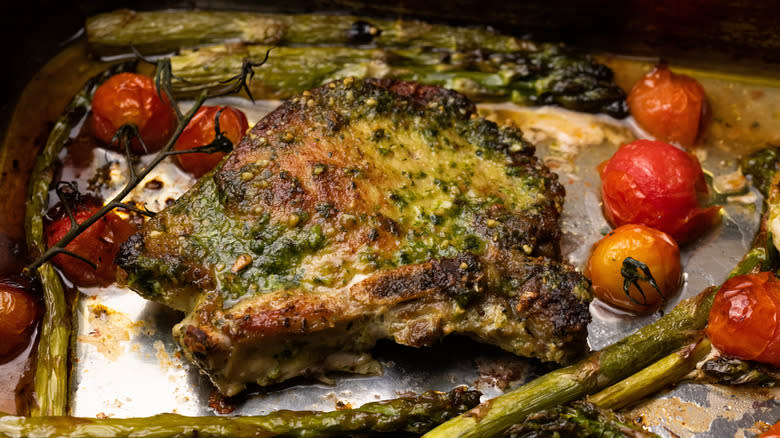 Pesto pork chops with tomatoes