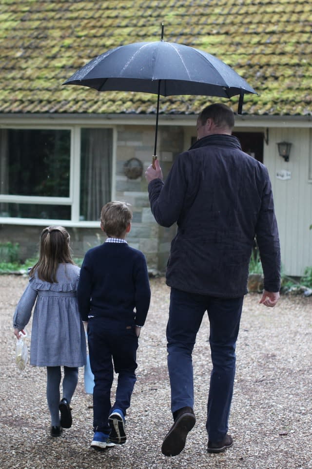 The Cambridges help deliver food packages