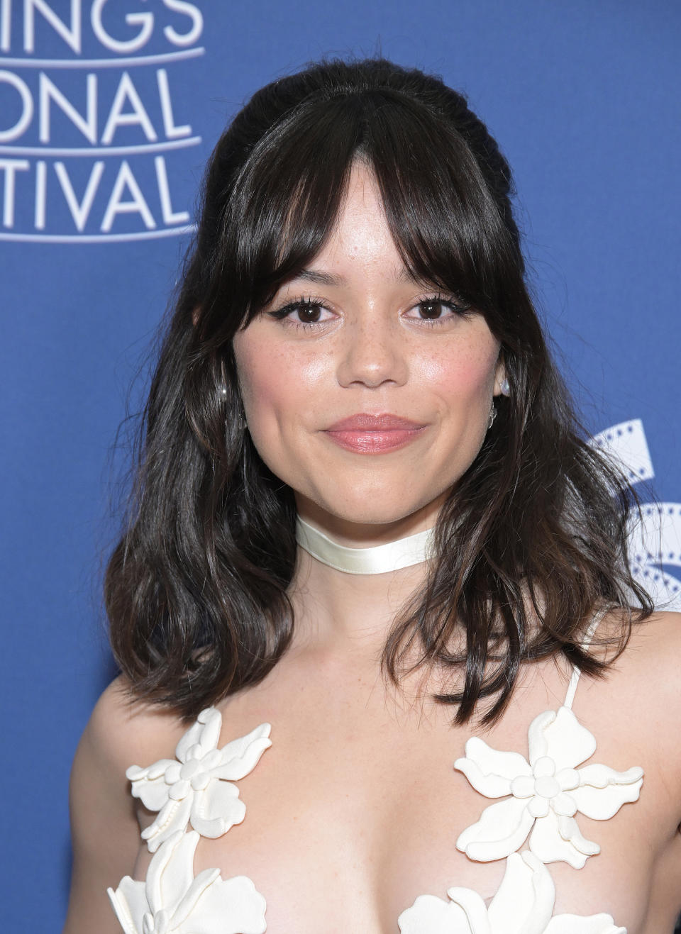 Jenna Ortega with a feathery layered haircut.