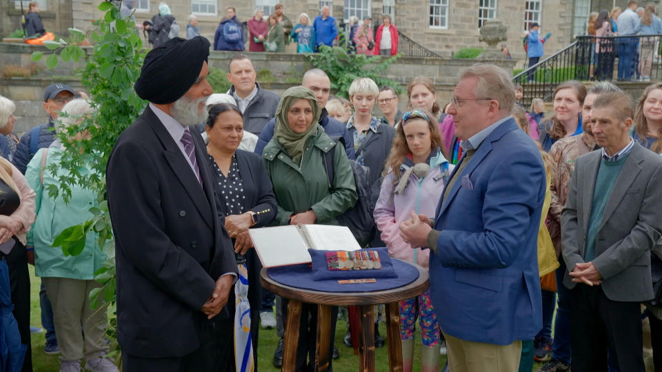 Expert Mark Smith evaluated a rare Victoria Cross which revealed a remarkable story of bravery at Pollock Park on Antiques Roadshow. (BBC)

