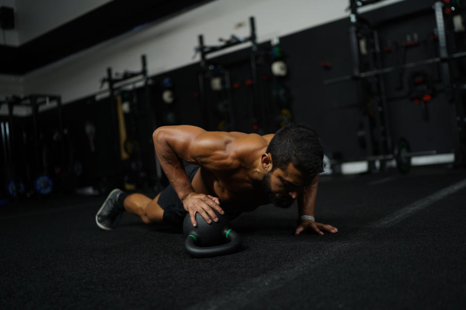 <div class="cell medium-auto caption">Leija doing alternating kettlebell push-ups</div> <div class="cell medium-shrink medium-text-right credit">Team FitForm</div>