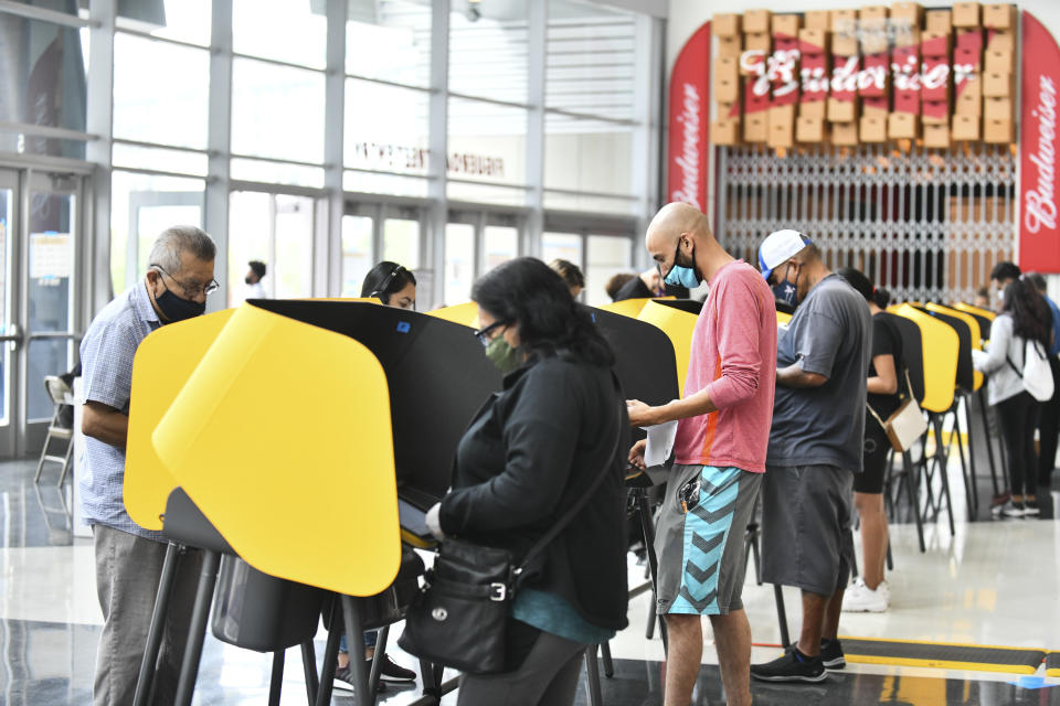 LOS ANGELES, CALIFORNIA - NOVEMBER 03: Voters cast their ballots at Staples Center on November 03, 2020 in Los Angeles, California. (Photo by Rodin Eckenroth/Getty Images)