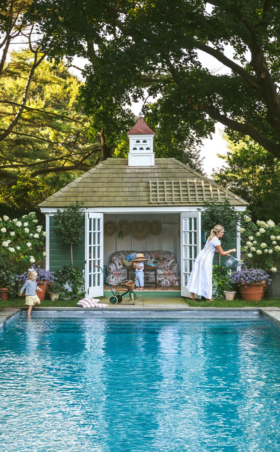 designer julia armory's home in southampton\, new york amory with her children\, honor 4 son\, minot 2