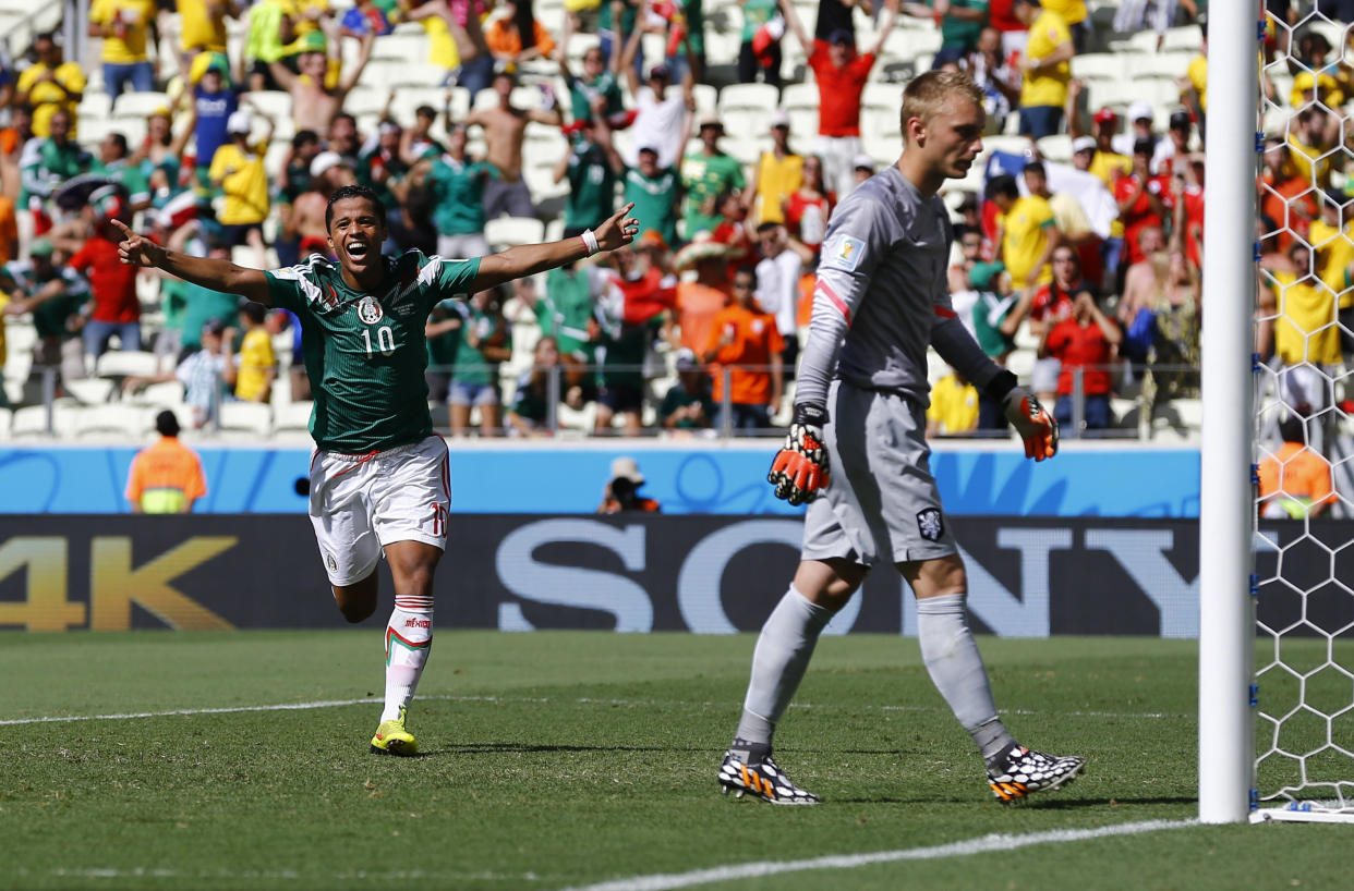 Giovani Dos Santos celebra su gol a Holanda en los Octavos de Final del Mundial Brasil 2014. REUTERS/Marcelo Del Pozo BRAZIL  - Tags: SOCCER SPORT WORLD CUP.