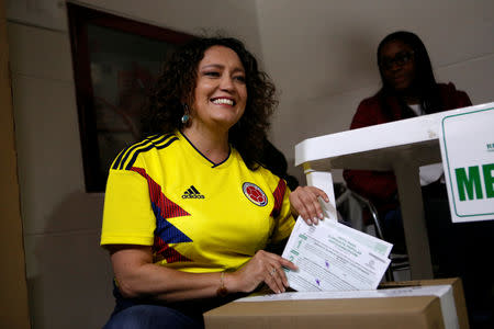 Green Party member Senator Angelica Lozano votes in a seven-question referendum on anti-corruption measures in Bogota, Colombia August 26, 2018. REUTERS/Luisa Gonzalez