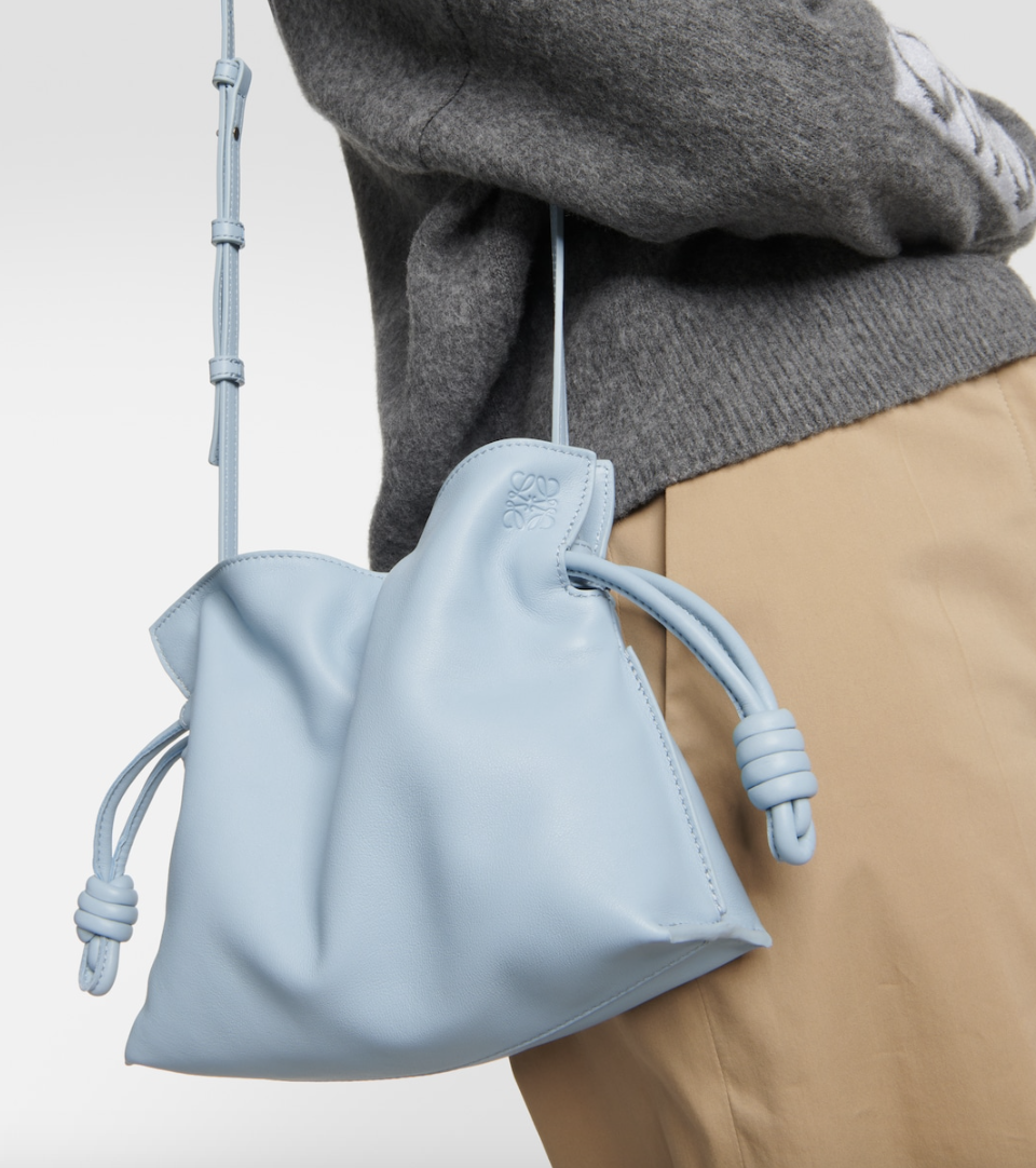 名牌手袋2023｜天藍色手袋推薦品牌Top7！Balenciaga、MM6也來推出空靈氣質新配色手袋