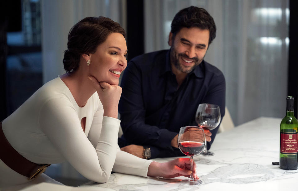 Katherine Heigl as Tully and Ignacio Serricchio as Danny in 