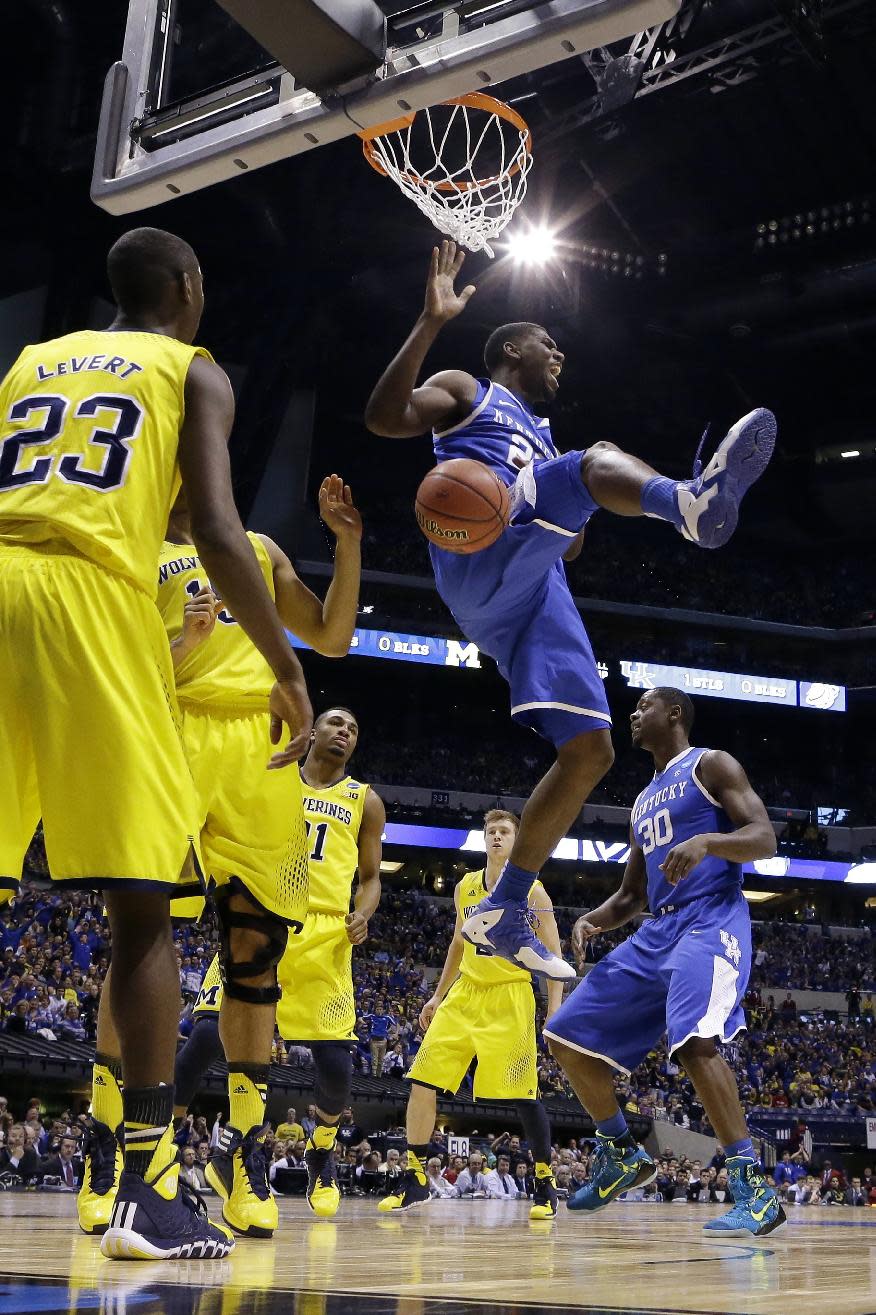 Kentucky's Alex Poythress, center, dunks during the first half of an NCAA Midwest Regional final college basketball tournament game against Michigan, Sunday, March 30, 2014, in Indianapolis. (AP Photo/Michael Conroy)