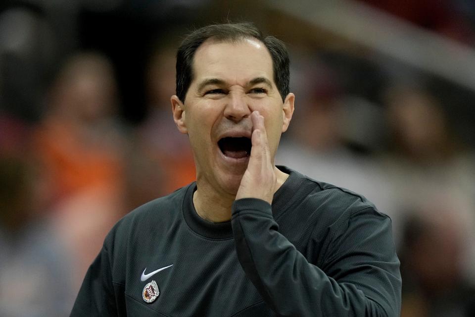 Baylor head coach Scott Drew talks to his players during the second half of a game against Iowa State. Mar. 9, 2023