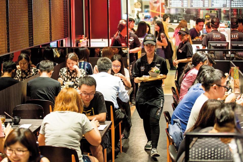 2015年開始，開丼展店幾乎都設在百貨公司，營收比起街邊店多50％。
