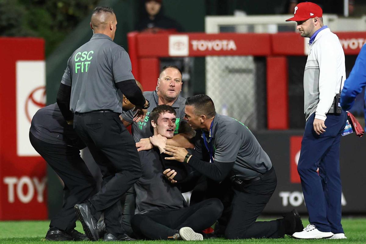 Phillies Fan Gets Body Slammed by Security After Celebrating Victory