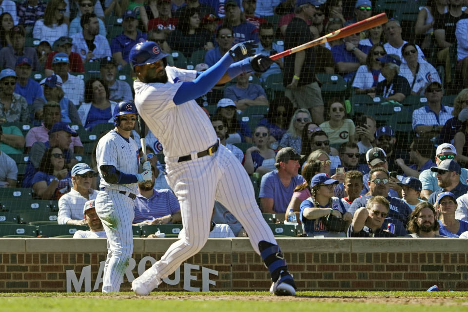 Chicago Cubs' Franmil Reyes (32) hits a one run single against the Cincinnati Reds during the sixth inning of a baseball game, Thursday, Sept. 8, 2022, in Chicago. (AP Photo/David Banks)