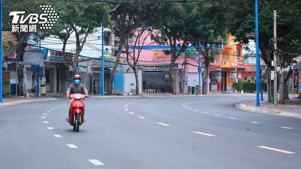 越南多城市實施封城，街上杳無人煙。（圖／達志影像美聯社）