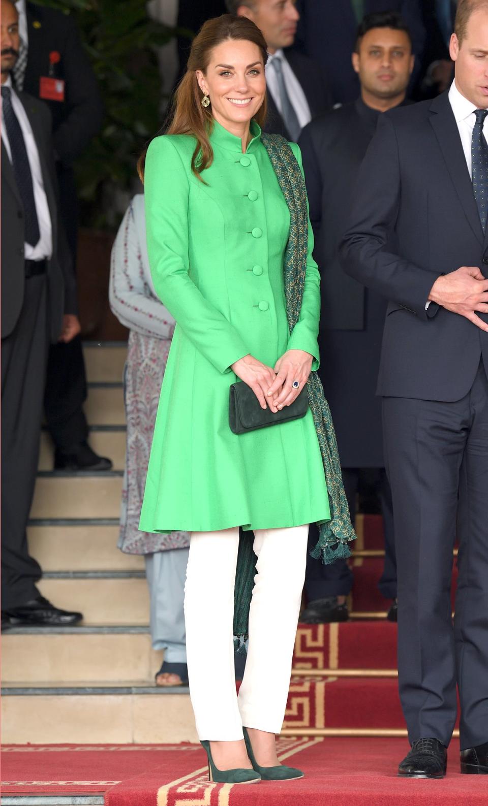 Kate changed into her second outfit of the day, wearing an emerald green tunic by Catherine Walker over cream pants from Pakistani designer Maheen Khan. She accessorized her look with a printed green scarf by Satrangi and earrings by Pakistani jewelry designer Zeen (her new go-to!).