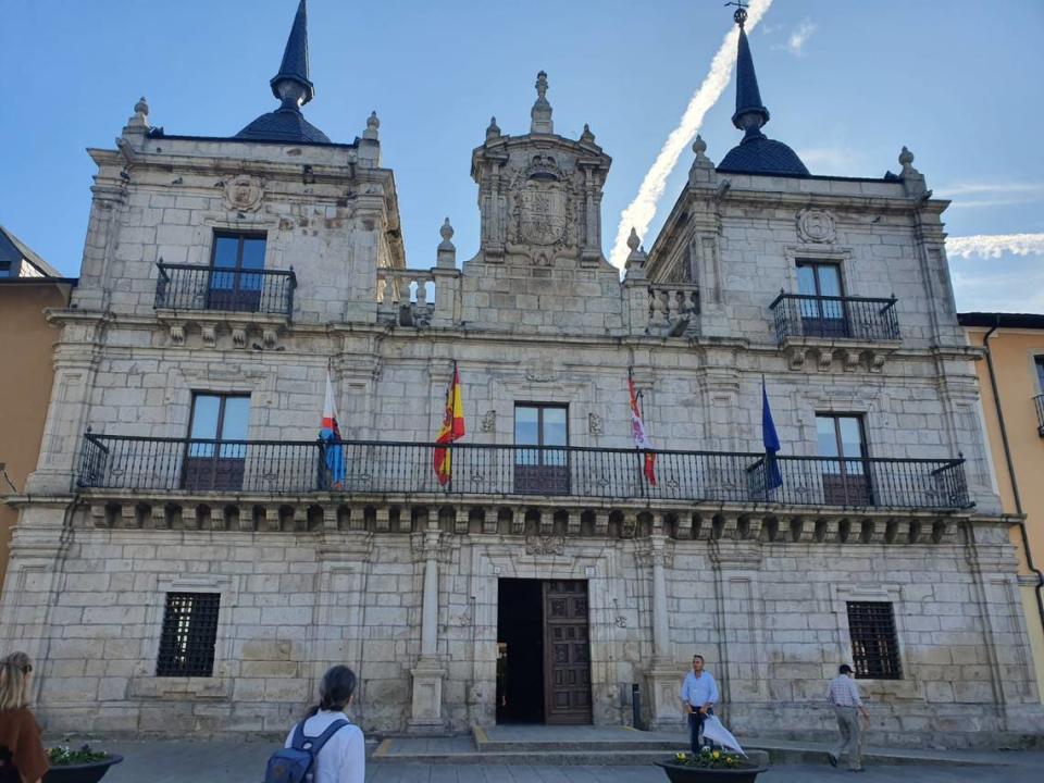 Fachada casa consistorial en Ponferrada.