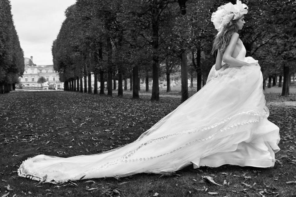 <p><i>Silk crepe halter-neck A-line gown with cascading ruffles and flower accents. (Photo: Courtesy of Vera Wang/Patrick Demarchelier) </i></p>