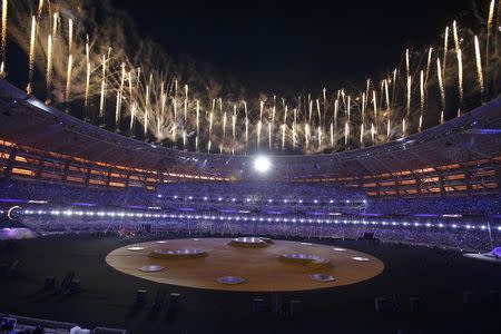 Fireworks explode during the closing ceremony of the 1st European Games in Baku, Azerbaijan, June 28 , 2015. REUTERS/Stoyan Nenov