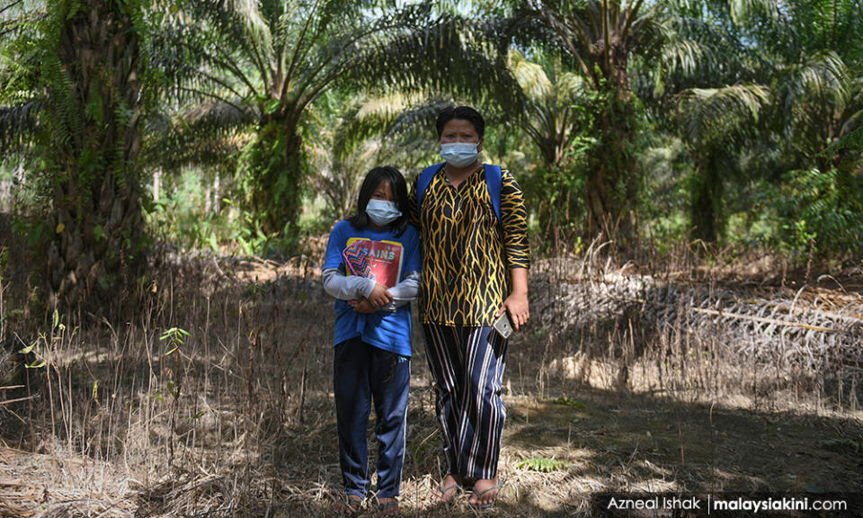 Jastina Binti Ahing, 39, and her 11-year-old daughter Louisa Aleeya.