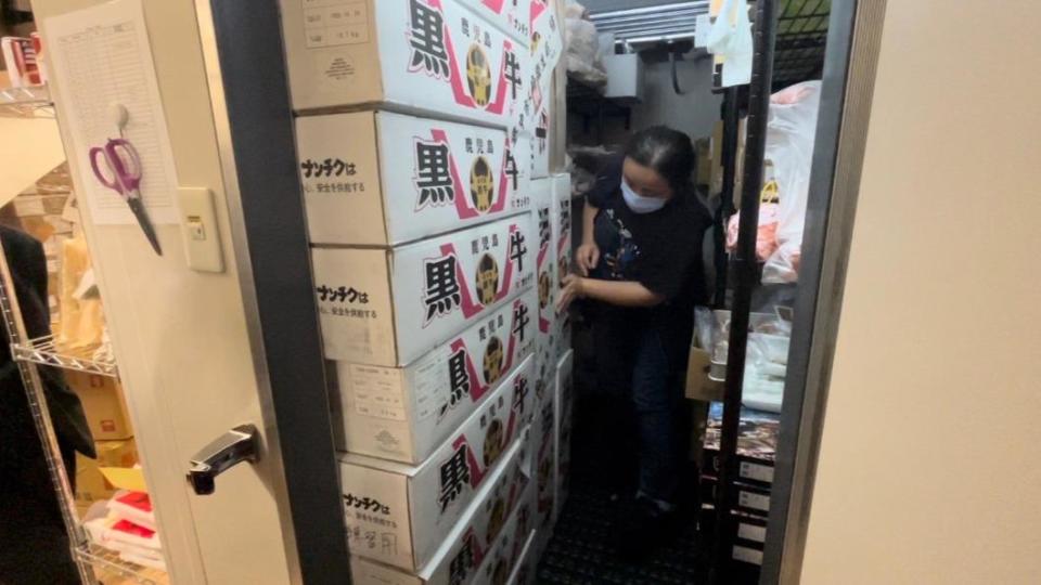 台中市衛生局食安處封存多項過期食品。（圖／衛生局提供）