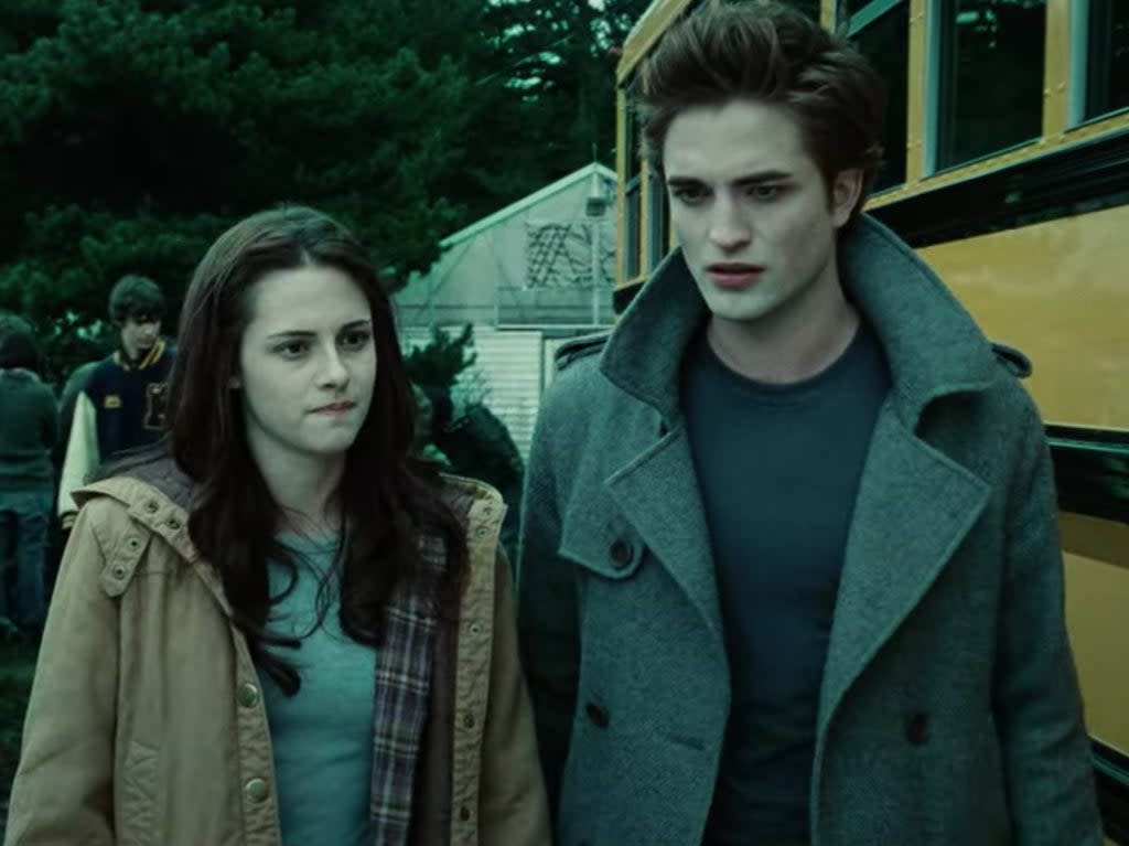 Kristen Stewart and Robert Pattinson in ‘Twilight' (Netflix/Summit Entertainment)