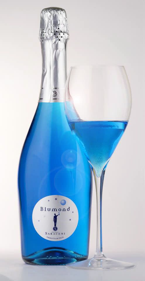 Голубое вино купить. Просекко Блю. Prosecco голубое. Вино Просекко голубая бутылка. Вино Германия Блу Лайт.