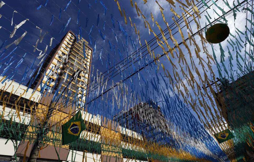 A street decorated in celebration of the upcoming World Cup is seen in Rio de Janeiro May 14, 2014. Rio de Janeiro is one of the host cities for the 2014 World Cup in Brazil. REUTERS/Sergio Moraes (BRAZIL - Tags: SPORT SOCCER WORLD CUP)