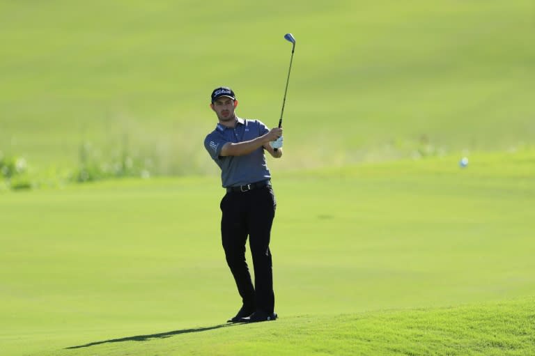 Patrick Cantlay, quinto clasificado de los Estados Unidos, miembro de la Junta Política del PGA Tour en conversaciones sobre una fusión con los patrocinadores sauditas de LIV Golf, practica antes de la apertura de la temporada 2024 del PGA Tour en Hawaii (SAM GREENWOOD)