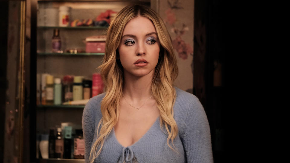 sydney sweeney as cassie, standing in front to a bathroom medicine cabinet in 'euphoria' season 2