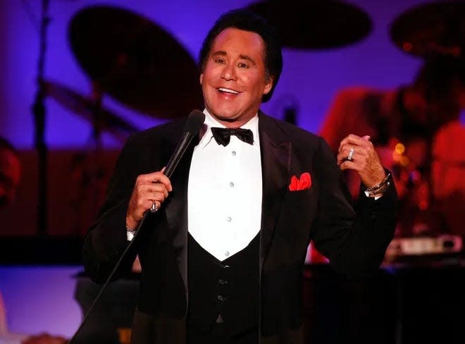 "Mr. Las Vegas" Wayne Newton shined Saturday at Carnegie of Homestead Music Hall.