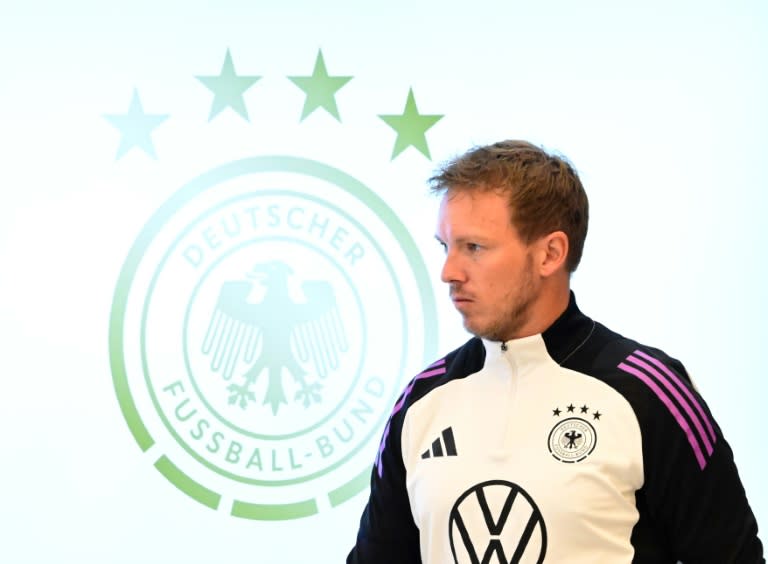 El seleccionador alemán Julian Nagelsmann llega a la conferencia de prensa previa a un duelo contra Ucrania, en Herzogenaurach (Alemania), el 2 de junio (Tobias SCHWARZ)