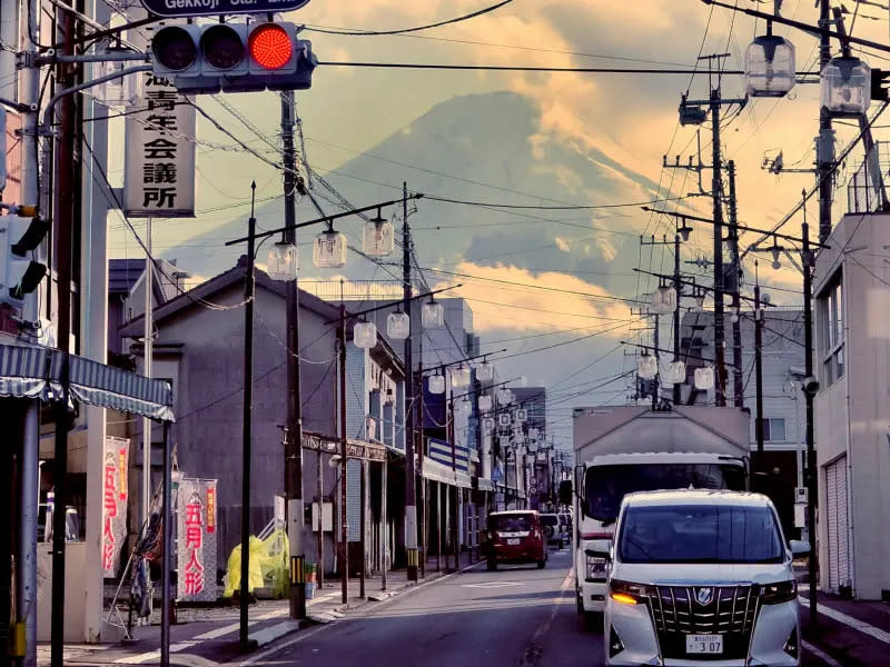 ▲搭富士回遊列車，僅需2小時即可從東京新宿直達河口湖，能近距離欣賞富士山。（圖／記者葉盛耀攝）