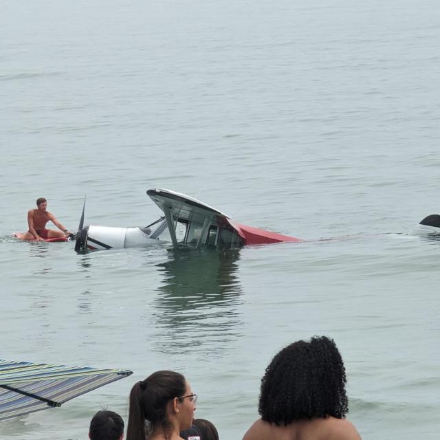 plane landing on water