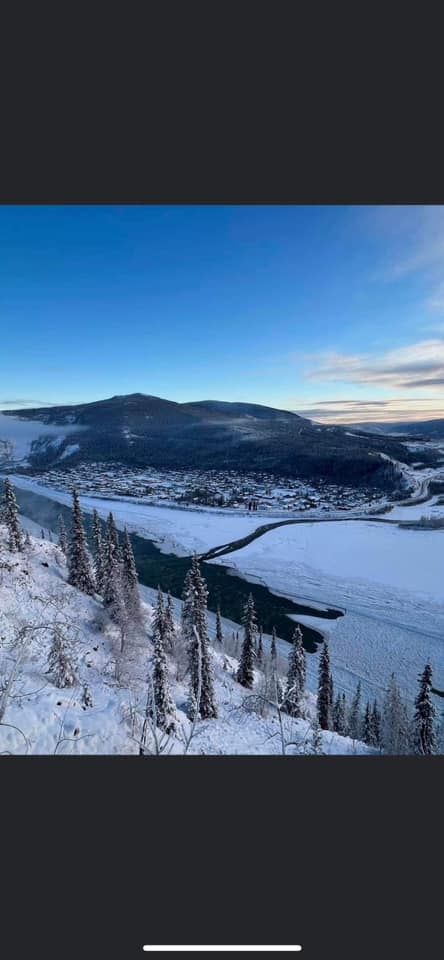 The Yukon River remains open where the annual ice bridge is normally constructed. Some residents have been using a five kilometre trail, which crosses the Yukon River at an ice jam upstream.  (Greg Carlson - image credit)