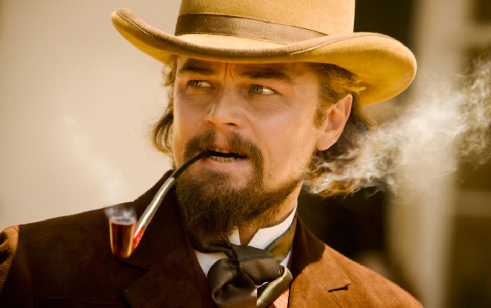 <p>In Quentin Tarnatinos Western “Django Unchained” spielt DiCaprio einen skrupellosen Plantagen-Besitzer, der mit Sklaven Handel treibt und diese als Ringkämpfer missbraucht. War die Rolle zu böse für einen Oscar? Denn DiCaprio wird für seine sehr überzeugende Darbietung der Nebenrolle nicht einmal nominiert. Oder ist der Schauspieler Opfer des zwiespältigen Verhältnisses zwischen Tarantino und der konservativen Academy, die dem Kinorebellen bis jetzt einen Regie-Oscar verweigert hat?</p><p>Bild: Sony Pictures Home Entertainment <br></p>