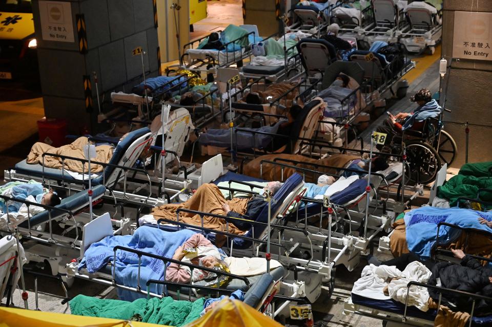 TOPSHOT - People lie in hospital beds with temperatures falling at nighttime outside the Caritas Medical Centre in Hong Kong on February 16, 2022, as hospitals become overwhelmed with the city facing its worst Covid-19 coronavirus wave to date. (Photo by Peter PARKS / AFP) (Photo by PETER PARKS/AFP via Getty Images)