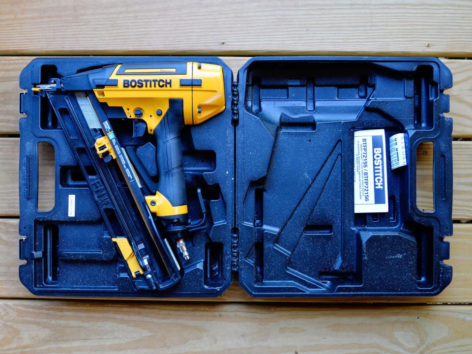 Finish nailer with case