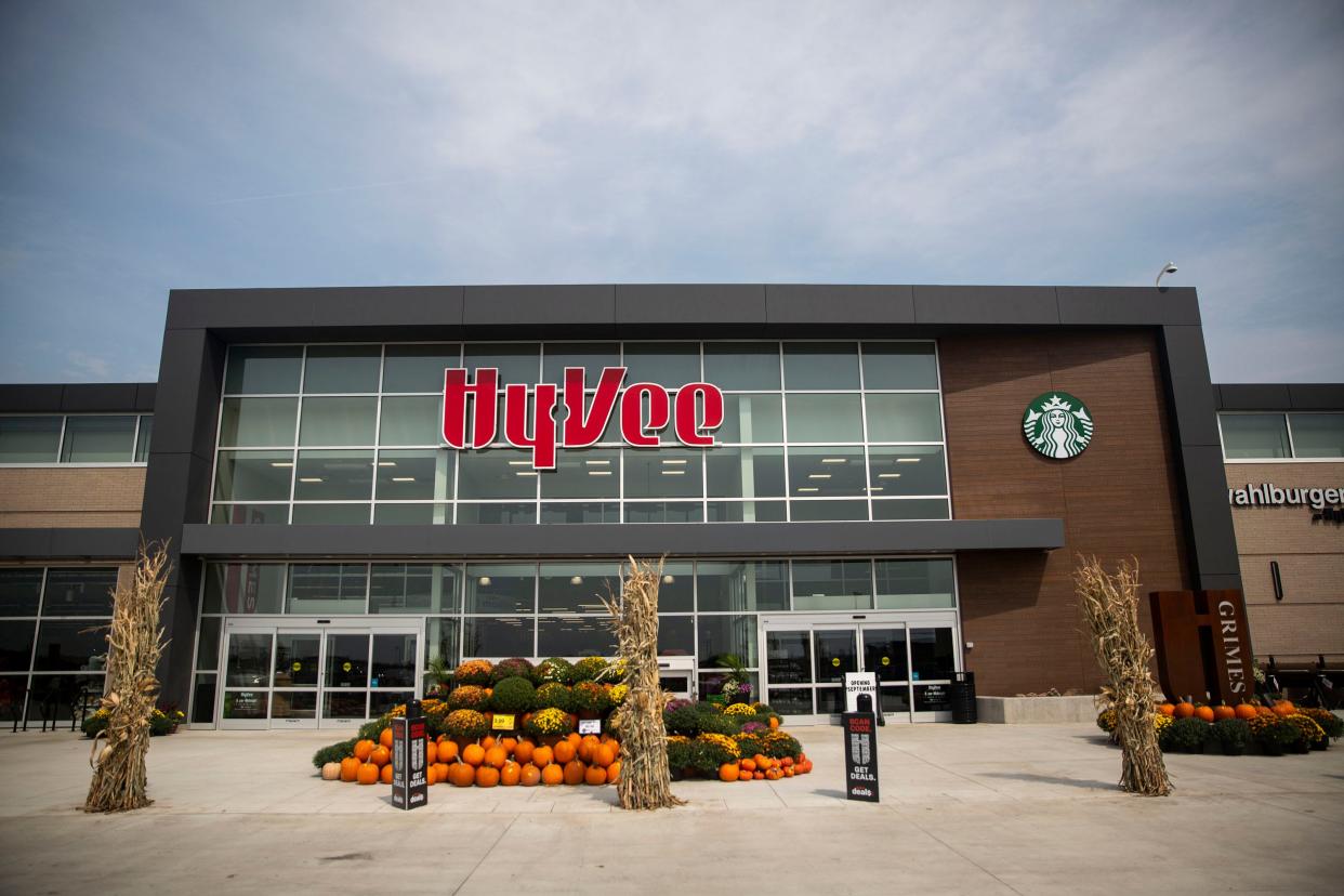 Are HyVee, Walmart and other major supermarkets open on New Year's Day?